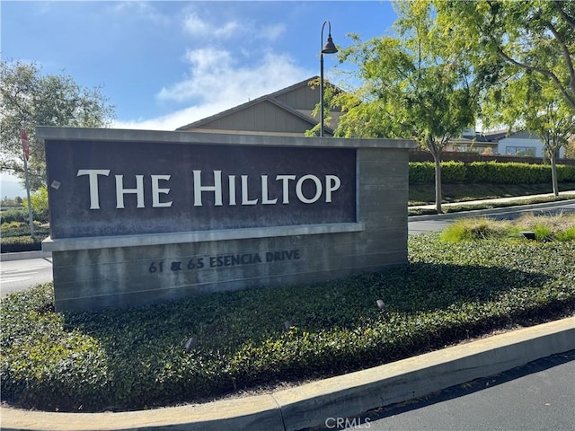 view of community / neighborhood sign
