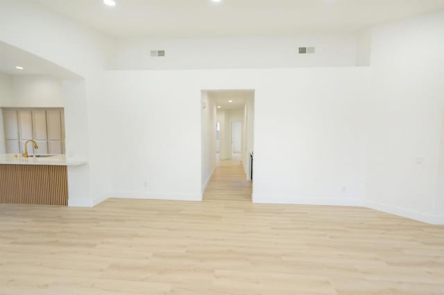 unfurnished room featuring visible vents, light wood-style flooring, and recessed lighting