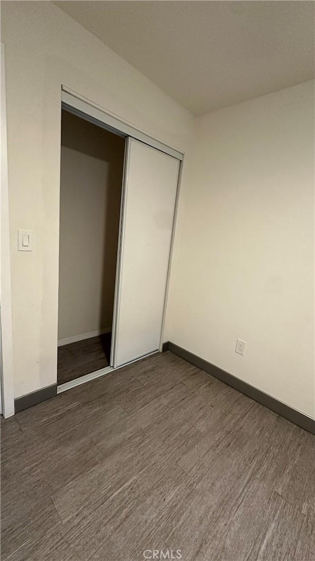 unfurnished bedroom featuring a closet and baseboards