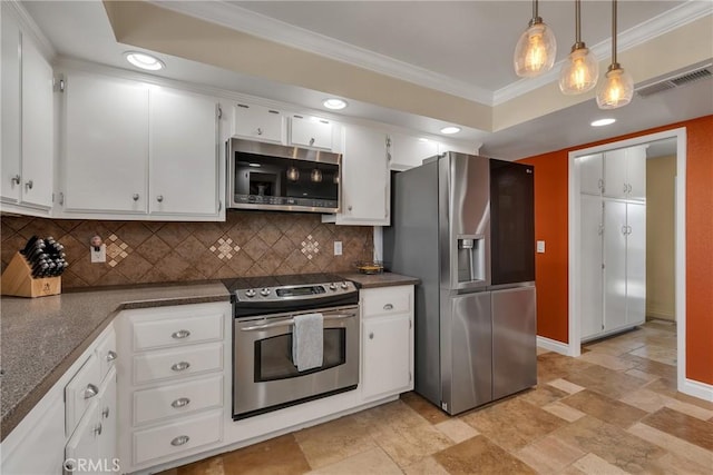 kitchen with dark countertops, visible vents, stainless steel appliances, and crown molding