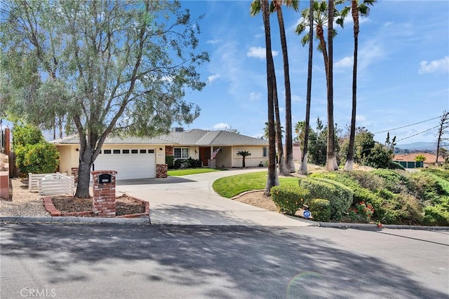 view of front facade with a garage and concrete driveway