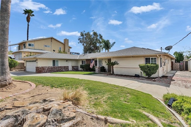 view of front of house with driveway, stucco siding, a garage, and a front yard