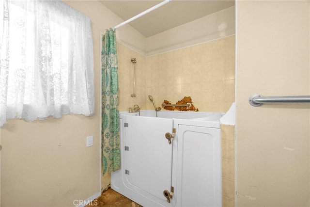 full bathroom featuring a tub and a sink