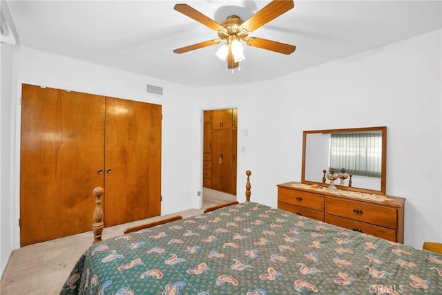 carpeted bedroom featuring ceiling fan, visible vents, and a closet