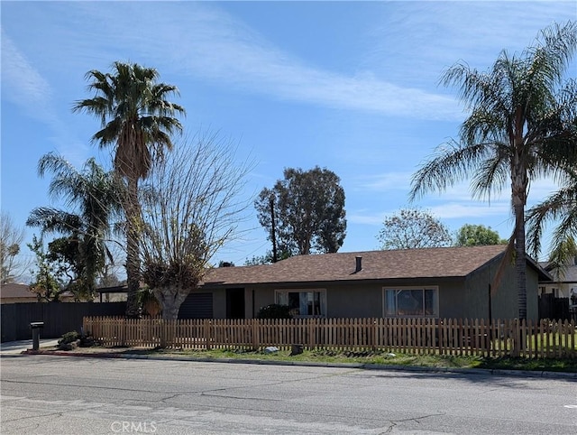 ranch-style home featuring a fenced front yard