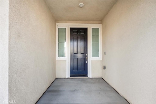 property entrance featuring stucco siding