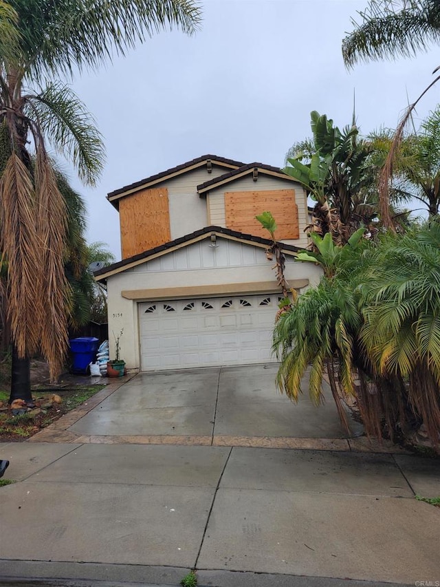 view of front of property with driveway