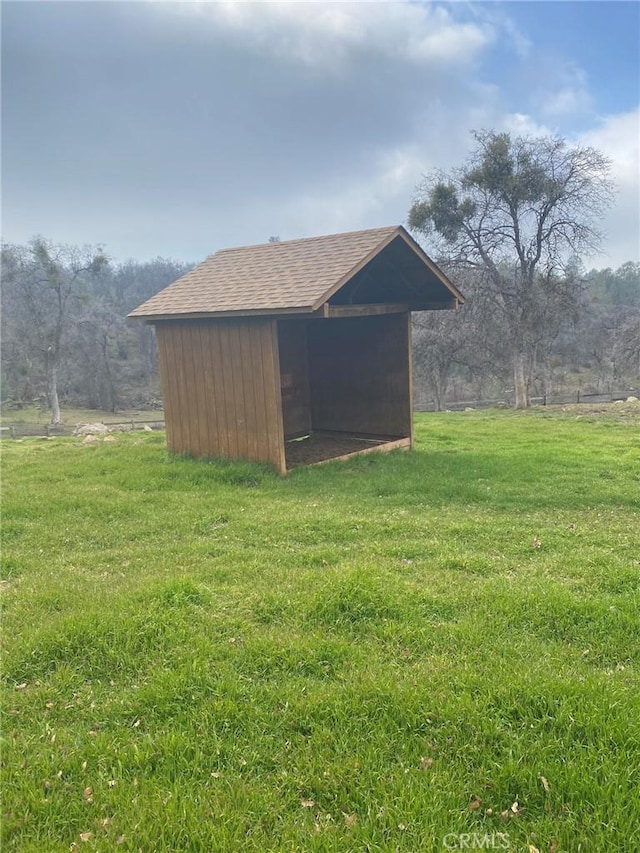 view of outdoor structure with an outdoor structure