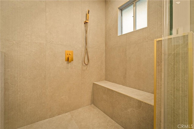 interior details with a tile shower