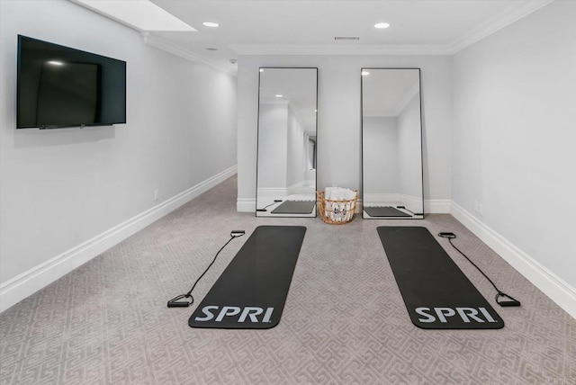 exercise room with baseboards, ornamental molding, and recessed lighting