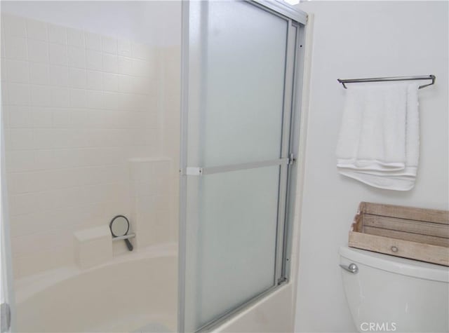 full bath with enclosed tub / shower combo and toilet