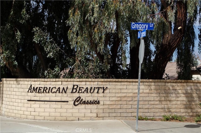 view of community / neighborhood sign