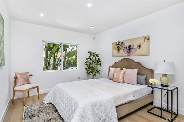 bedroom featuring light wood-style floors, baseboards, and recessed lighting