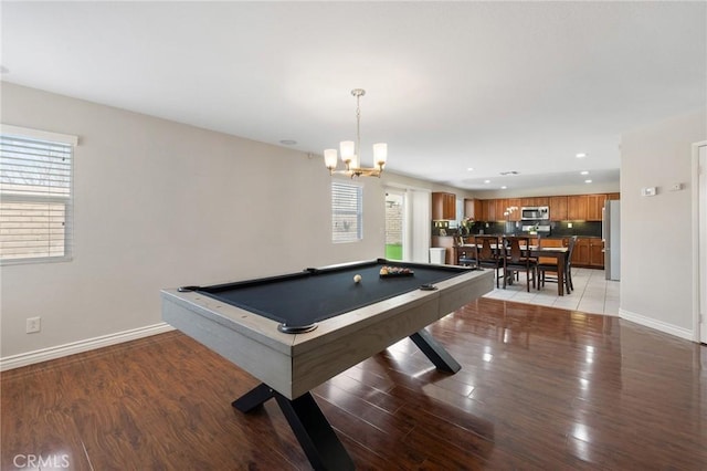 rec room with light wood-style floors, recessed lighting, billiards, and baseboards