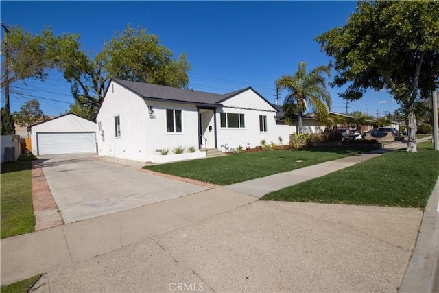 view of front facade featuring a detached garage, stucco siding, crawl space, an outdoor structure, and a front lawn