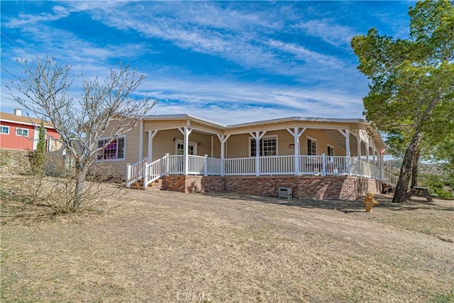 view of front facade featuring a porch