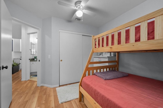 bedroom featuring light wood finished floors, visible vents, baseboards, a ceiling fan, and a closet