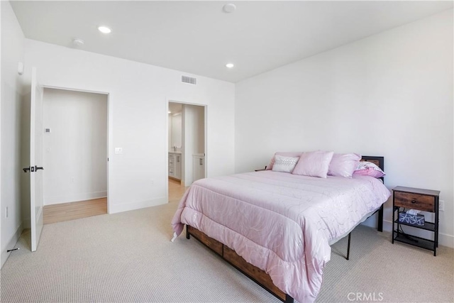 bedroom featuring visible vents, recessed lighting, baseboards, and light carpet