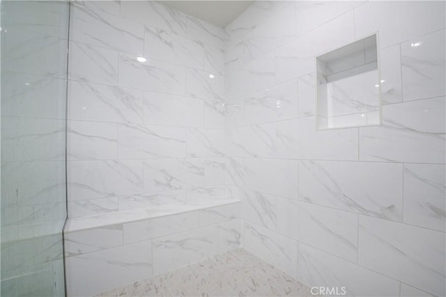 full bath with tiled shower
