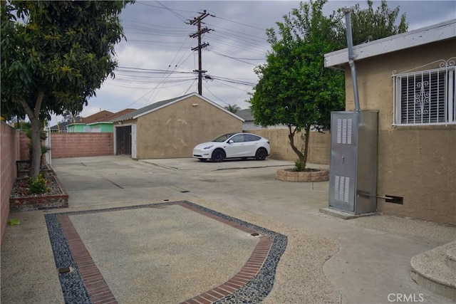 view of road featuring driveway