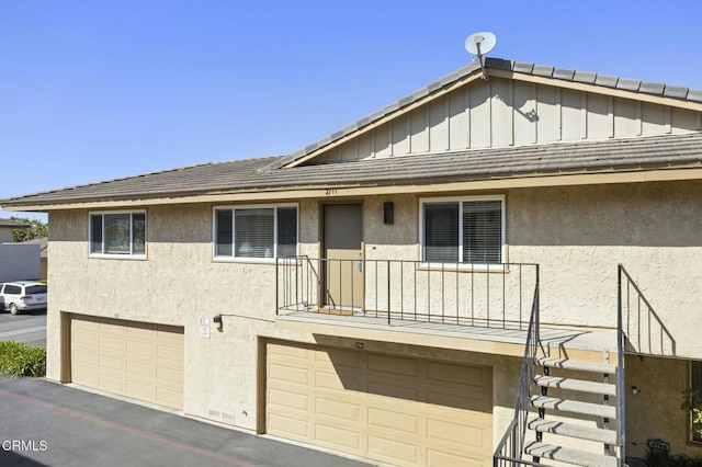 view of front of house featuring a garage and stucco siding