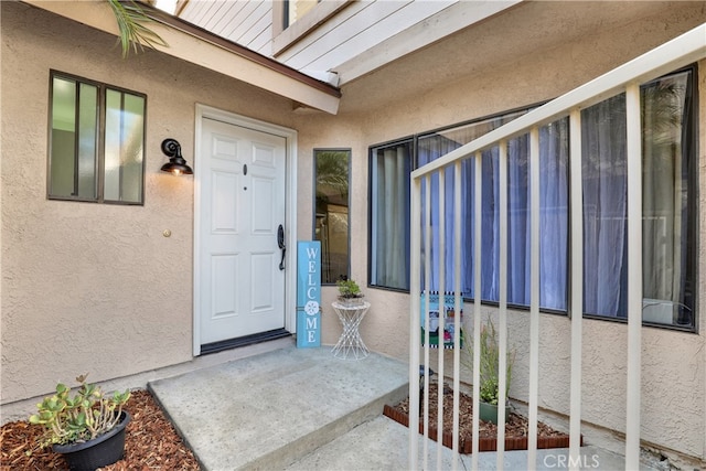 view of exterior entry featuring stucco siding