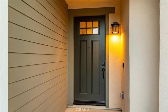 entrance to property with stucco siding