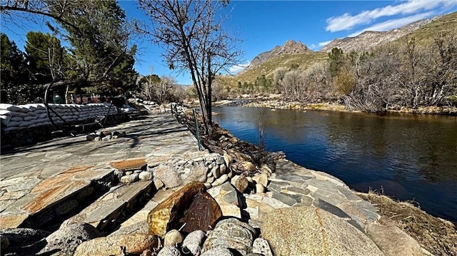 water view with a mountain view