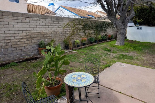 view of yard featuring fence