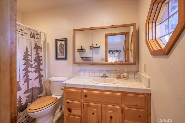 full bath featuring curtained shower, vanity, and toilet