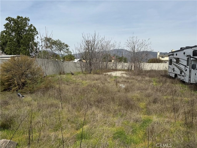 view of yard with fence and a mountain view