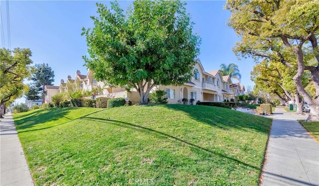 view of property's community with a yard and a residential view