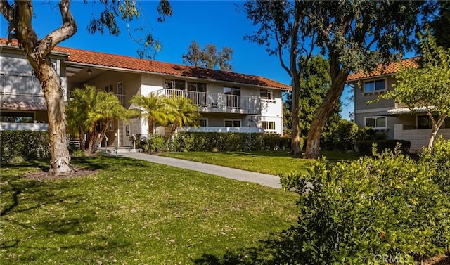 660 Avenida Sevilla Unit P, Laguna Woods, CA 92637 - surrounding community featuring a yard