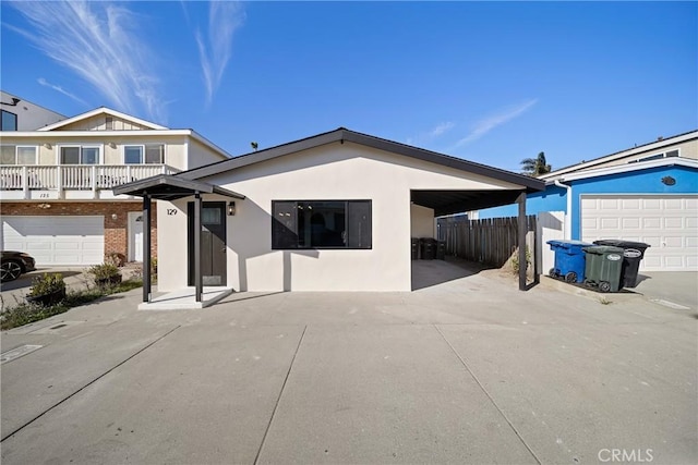 view of front of home featuring fence and stucco siding