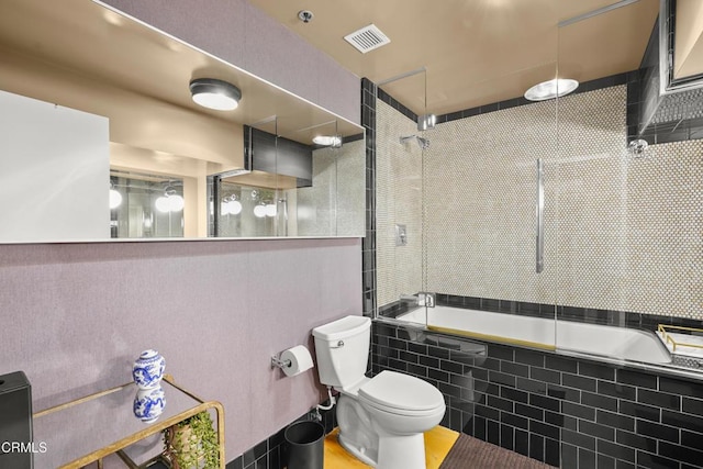 full bathroom with visible vents, tiled shower / bath, and toilet