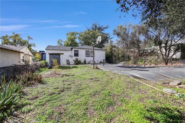 view of front of house with a front lawn and stucco siding