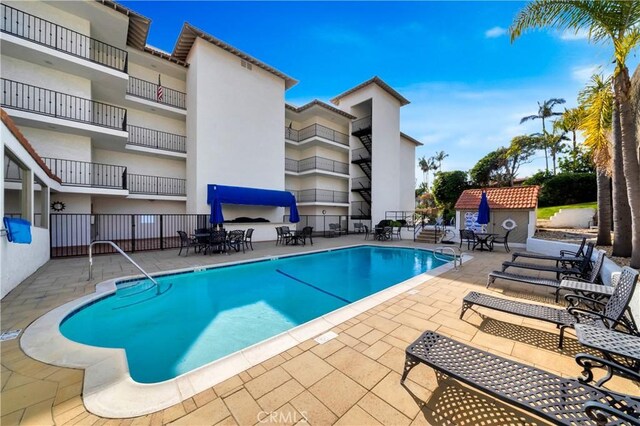 411 Avenida Granada Unit 2B, San Clemente, CA 92672 - community pool with a patio
