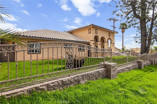 exterior space featuring a fenced front yard and a yard