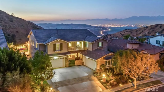 view of front facade featuring a mountain view, a garage, and driveway