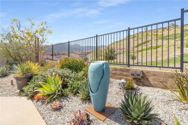 24674 Crestley Dr, Corona, CA 92883 - view of yard