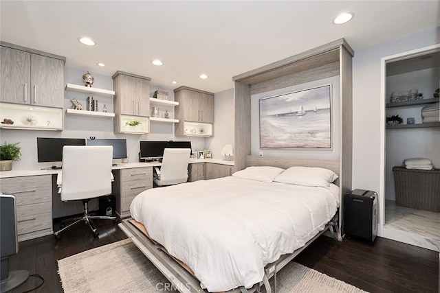 bedroom with recessed lighting, dark wood-style flooring, and built in study area