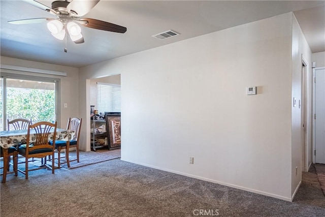 dining area featuring carpet floors, baseboards, visible vents, and ceiling fan