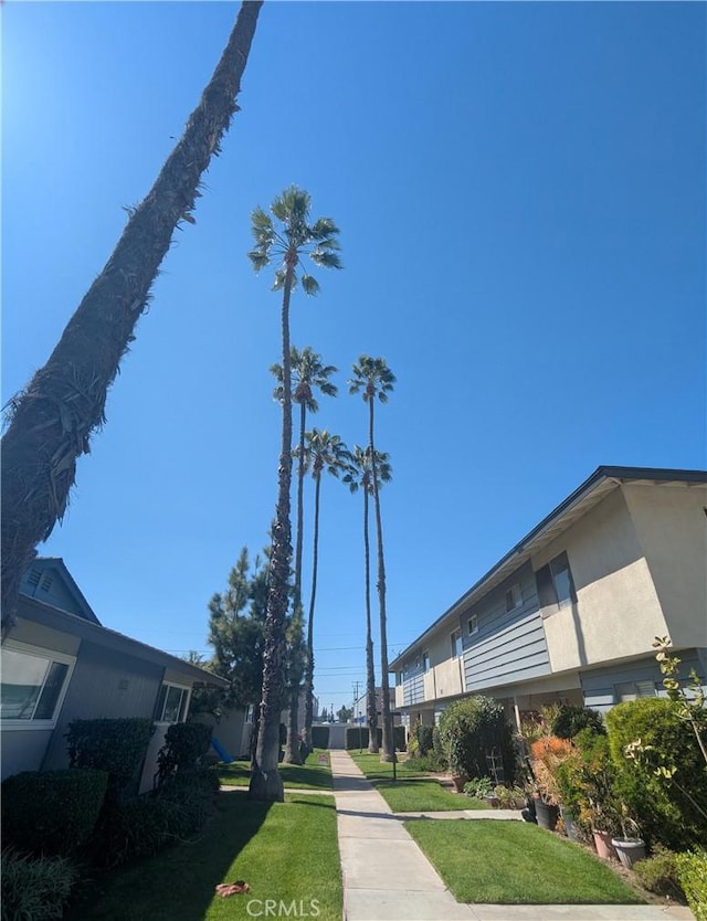 exterior space featuring a lawn