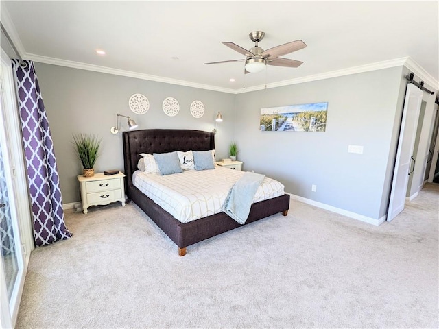 bedroom featuring light carpet, a barn door, baseboards, a ceiling fan, and ornamental molding