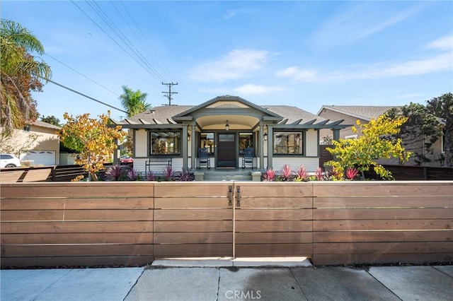 view of front of house featuring a fenced front yard