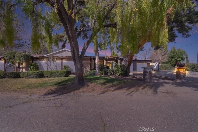 view of front of property featuring a garage and driveway