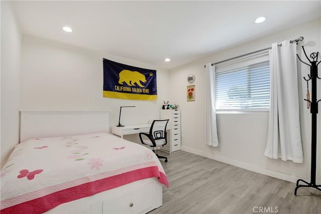 bedroom featuring light wood finished floors, baseboards, and recessed lighting