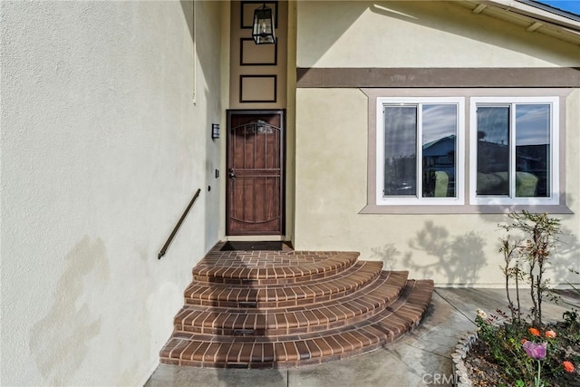 property entrance featuring stucco siding