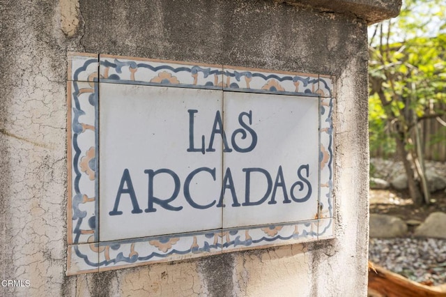 view of community / neighborhood sign