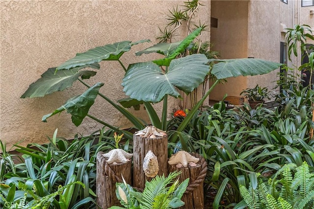 exterior details with stucco siding